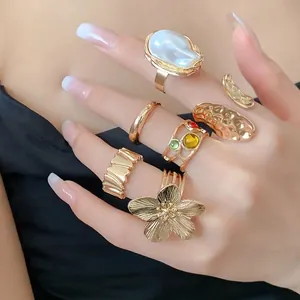 Anillo Abierto Ajustable de Aleación de Lujo con Flor Plisada para Mujer Diamantes de Imitación Perla Artificial Joyería de Dedo de Moda Elegante Tono Oro Plata
