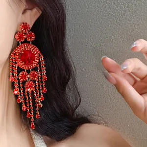 Elegante rote Strass-Kronleuchter-Ohrringe mit langen Fransen im Vintage-Palast-Stil