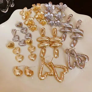 Elegantes Pendientes de Botón de Triple Flor Con Poste de Plata Para Mujer Diseño Floral Metálico Galvanizado Oro Joyería Regalo