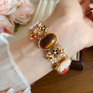 French Vintage Palace Style Alloy Bracelet Women Elegant Resin Cameo Portrait Color Flower Rhinestone Inlaid Gold Bracelet