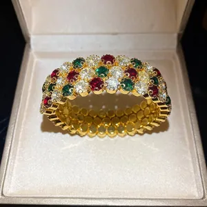 Bracciale dorato stile vintage con cristalli multicolore e design a tre strati