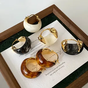 Vintage U-Shaped Resin Marble Hoop Earrings For Women Gold Plated Alloy Basket Ear Buckle Retro High Sense Jewelry