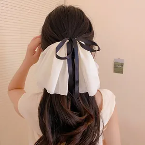 Eleganter weißer Haarklammer mit Rüschenschleife und schwarzem Band für Frauen