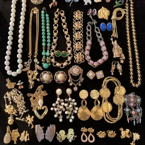 Collar de Perlas Artificiales Irregulares Estilo Palacio Vintage Cadena de Clavícula de Aleación Bañada en Oro con Strass Mujer