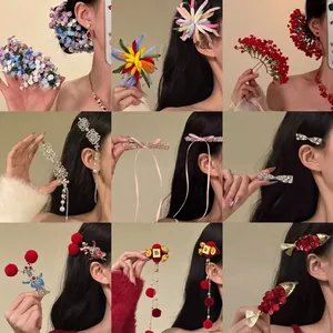 Pince à Cheveux Nœud Lion Style Chinois Nouvel An Lunaire pour Femmes Rouge Festif Pompon Pince à Bec Strass Perle Artificielle Coiffure Cadeau