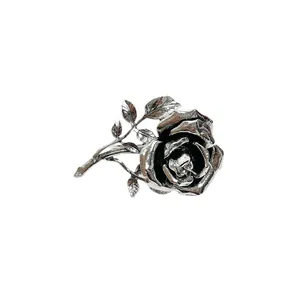 Elegant vintage silver rose ring with leaf detail in artistic retro court style design