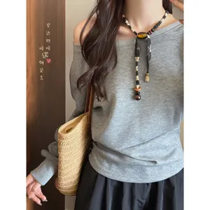 Vintage ethnic style necklace featuring fabric wrap and wooden beads for women's fashion