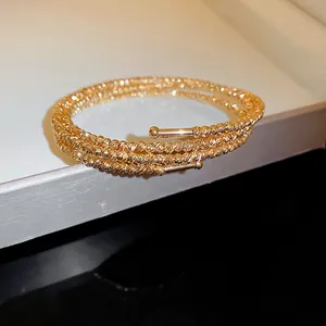 Elegante Bracciale Rigido Multistrato con Grani di Metallo Irregolari per Donna Placcato Oro Design Minimalista Gioielli Regalo
