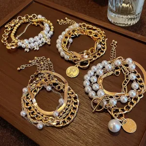 Bracelet Vintage Français Chaîne en Os de Serpent Or Avec Perle Artificielle Boucle TO Pendentif Pièce Coeur Femme
