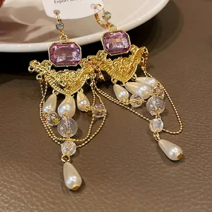Boucles d'oreilles style palais français vintage avec cristaux violets, perles et glands