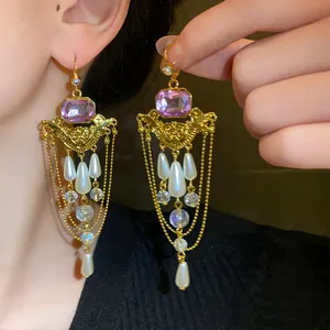 Élégantes boucles d'oreilles vintage style palais français avec pierres violettes et perles