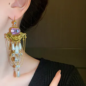 Élégantes boucles d'oreilles rétro de cour française avec cristal violet et perles