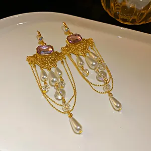Boucles d'oreilles élégantes style palais vintage avec perles et cristal violet