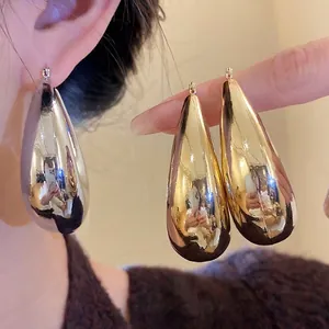 Boucles d'Oreilles Goutte d'Eau en Métal Surdimensionnées pour Femmes Style Européen Exagéré Avec Tige en Argent 925