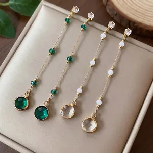 Eleganti orecchini lunghi pendenti con ciondoli rotondi in vetro sfaccettato verde e chiaro