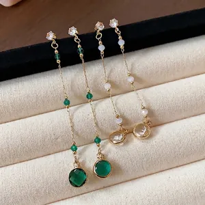 Eleganti orecchini pendenti lunghi con vetro cristallo tondo verde e trasparente oro