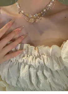 Elegante doppellagige Herzkette mit Perlen und Kristallen für einen königlichen Look