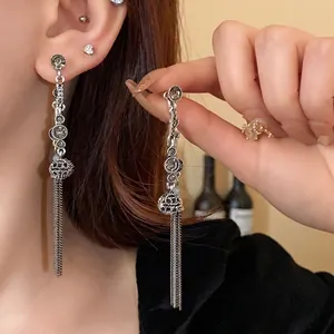 Neue chinesische Quastenohrringe mit Silberstift, glänzenden Strasssteinen und Kugeldetail