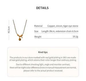 Vue détaillée du collier en pierre œil de tigre avec plaqué or et spécifications