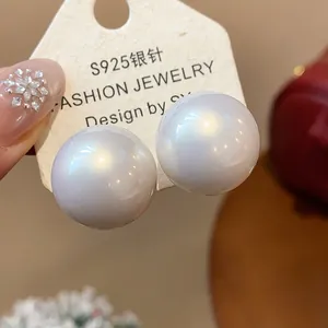 Eleganti orecchini a perno con grandi perle bianche e chiusura in vero argento S925