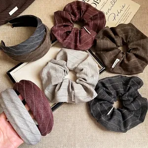 Serre-Tête Rayé en Tissu à Chevrons de Style Coréen pour Femmes Automne Hiver Bandeau à Sommet de Crâne Élevé Accessoires de Mode Choucou