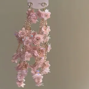 Elegante rosa Pailletten-Blumen-Quastenohrringe mit Glasperlen für Damen