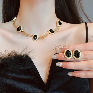 Vintage Palace Geometric Necklace Earring Set Alloy Rhinestone Artificial Pearl Oval Pendant Jewelry For Women Retro Party