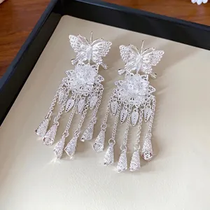 Boucles d'oreilles élégantes de style chinois avec papillons et fleurs