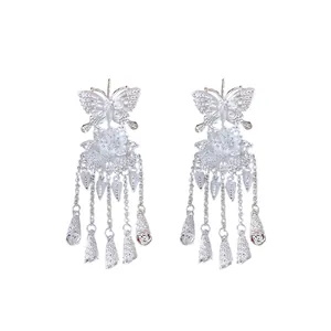 Élégantes boucles d'oreilles argentées ajourées papillon fleur à pompons ethniques