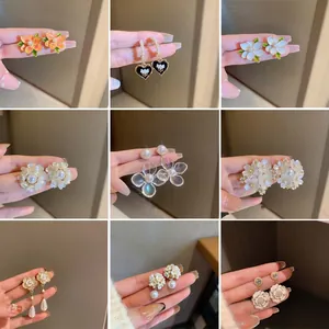 Elegante Legierung Blumen Ohrstecker Mit 925 Sterling Silber Ohrstecker-Stift Künstliche Perle Strass Emaille Schmuck Für Damen