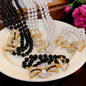 Set Collana e Braccialetto Francese in Lega con Perle Artificiali Multistrato e Chiusura a Incastro con Strass Gioielli Donna