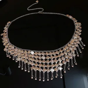 Chaîne de taille vintage en métal argenté avec glands de pièces circulaires et cloches femme