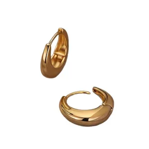 Boucles d'oreilles créoles dorées minimalistes avec finition polie et poinçon argent S925