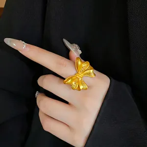 Eleganter goldener verstellbarer offener Ring in Schleifenform für Damen im Luxusstil