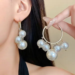 Elegante Creolen mit Perlen im französischen Vintage-Stil für Damen mit Silberstift
