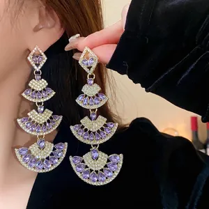 Orecchini a nappa a ventaglio vintage di lusso con cristalli viola per donne.