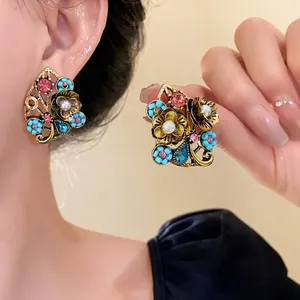 Orecchini a Lobo Vintage in Lega Floreali Con Strass Perno in Argento Sterling 925 Perla Artificiale Multicolore