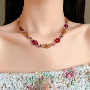 Collana di perle fatta a mano con fiori colorati in dolce stile dopamina per donna