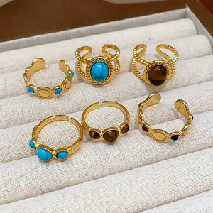 Variedad de anillos vintage bañados en oro de 18k con turquesas y ojo de tigre