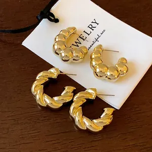 Pendientes de Botón Metálicos en Forma de C Retorcidos de Moda Europea Pendientes de Aro Geométricos Bañados en Oro para Mujer Joyas de Alta Gama