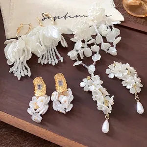 Elegant 18K gold plated floral pearl earrings set in French vintage style fashion