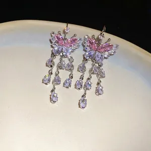 Eleganti orecchini a farfalla in zircone con nappe di cristallo scintillanti e rosa