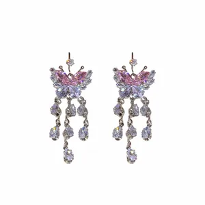 Eleganti orecchini a farfalla con zirconi e cristalli rosa e bianchi scintillanti
