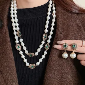 Elegant vintage double-layer pearl necklace and emerald green earring set for women