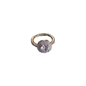 Minimalistische ronde halo-ring met sprankelende zirkoon en pavé-zetting voor dames
