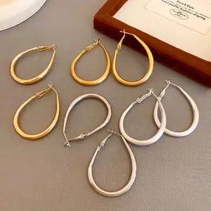 Minimalist oval U-shaped hoop earrings in elegant gold and silver finishes for women