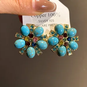 Eleganti orecchini vintage a lobo a forma di fiore in turchese con cristalli colorati