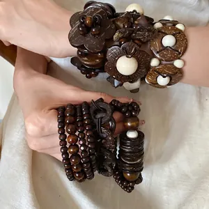 Bracciale a Fiore in Perline di Legno e Guscio di Cocco in Stile Etnico Vintage Fatto a Mano Gioielli da Mano Retro per Donna