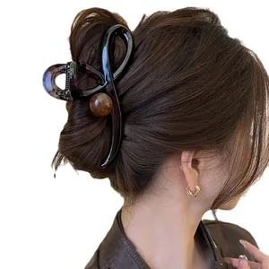 Pince à cheveux élégante style coréen avec perle ambrée pour réaliser de beaux chignons