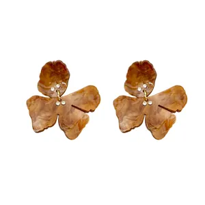 Vintage style elegant amber resin flower stud earrings with tiny rhinestones and silver needles